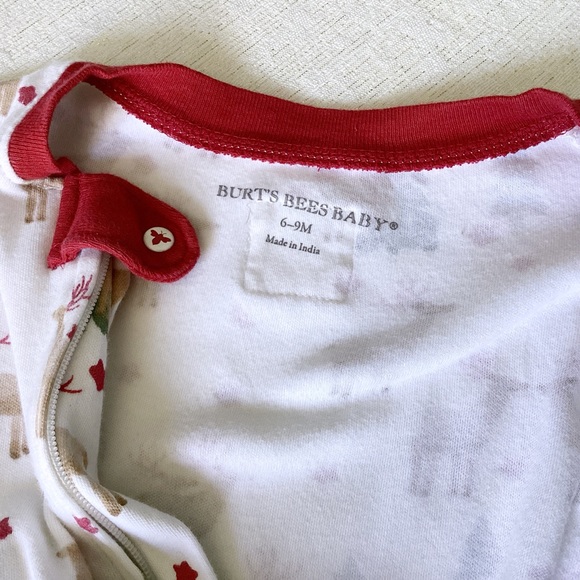 Burt’s Bee Footed Pajamas Size 6-9 Months White and Red Reindeer Christmas Theme - Picture 7 of 10